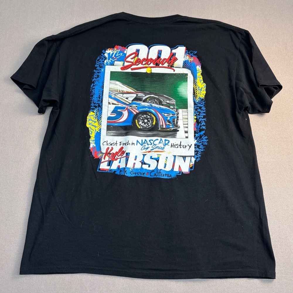 Kyle Larson NASCAR Cup Series Kansas Closest Finish Black Graphic T-Shirt XL